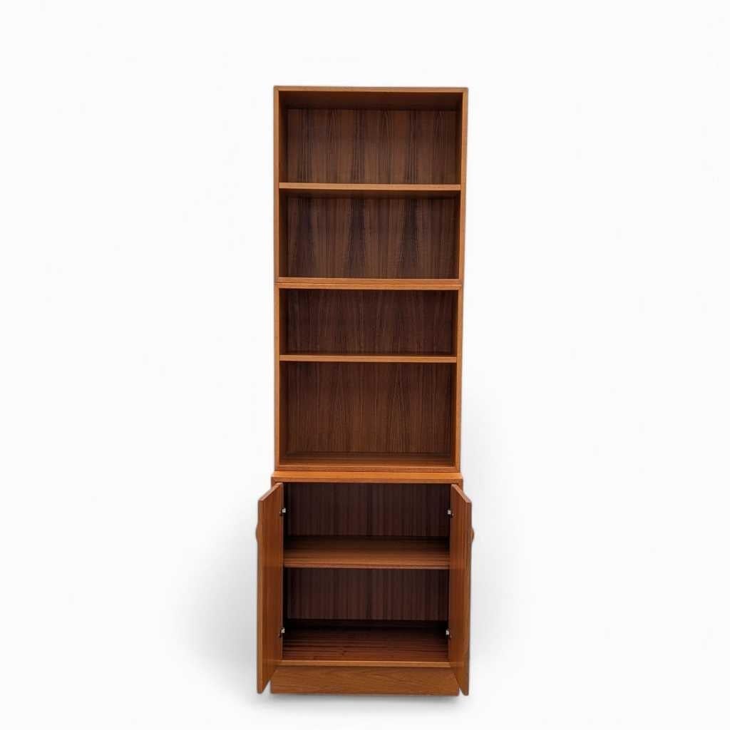 MCM Modular Upright Bookcase, Teak, Warm Finish, Denmark, c. 1960s For Sale 2
