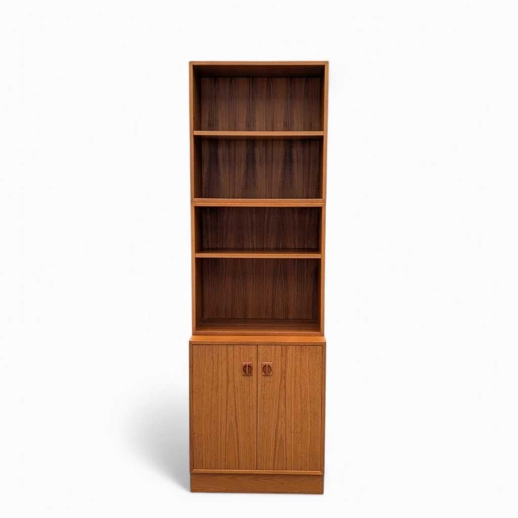 MCM Modular Upright Bookcase, Teak, Warm Finish, Denmark, c. 1960s For Sale 4