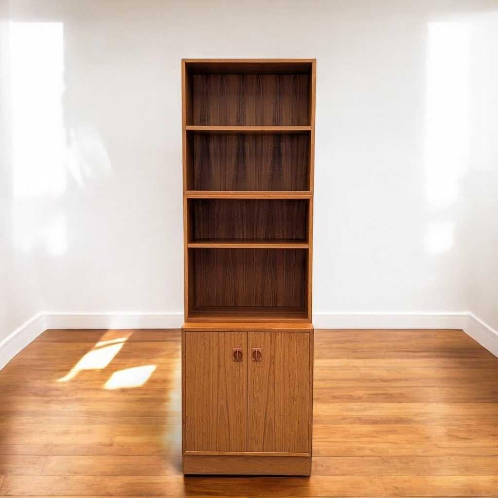 MCM Modular Upright Bookcase, Teak, Warm Finish, Denmark, c. 1960s For Sale 1