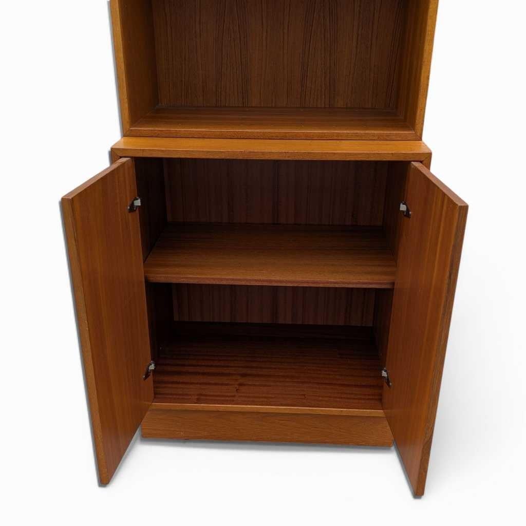 MCM Modular Upright Bookcase, Teak, Warm Finish, Denmark, c. 1960s For Sale 8