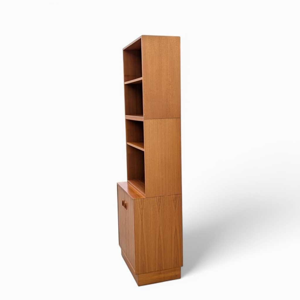 MCM Modular Upright Bookcase, Teak, Warm Finish, Denmark, c. 1960s For Sale 7