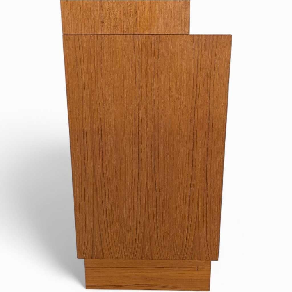 MCM Modular Upright Bookcase, Teak, Warm Finish, Denmark, c. 1960s For Sale 6