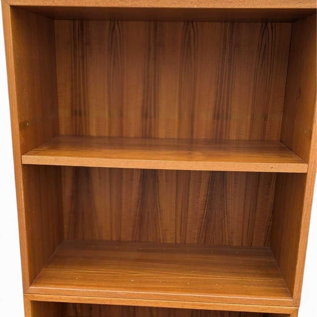 MCM Modular Upright Bookcase, Teak, Warm Finish, Denmark, c. 1960s For Sale 5