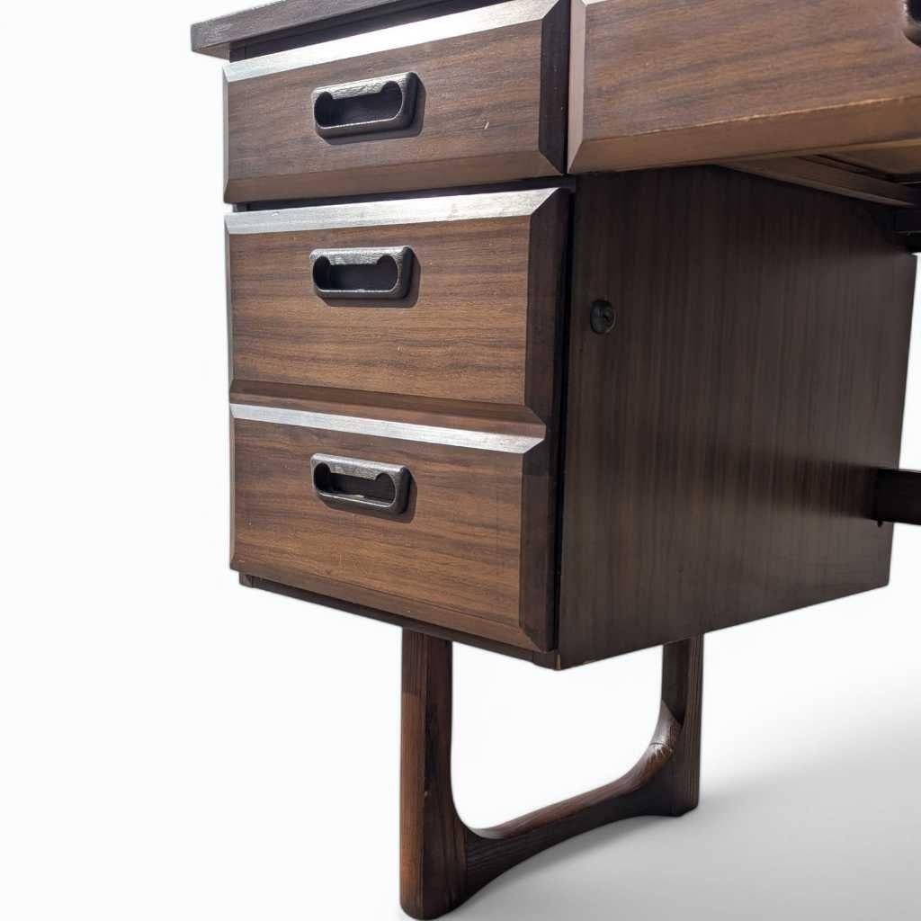 Laminato Scrivania di metà secolo con piano in laminato e base in Wood, Stati Uniti, 1960 ca. in vendita