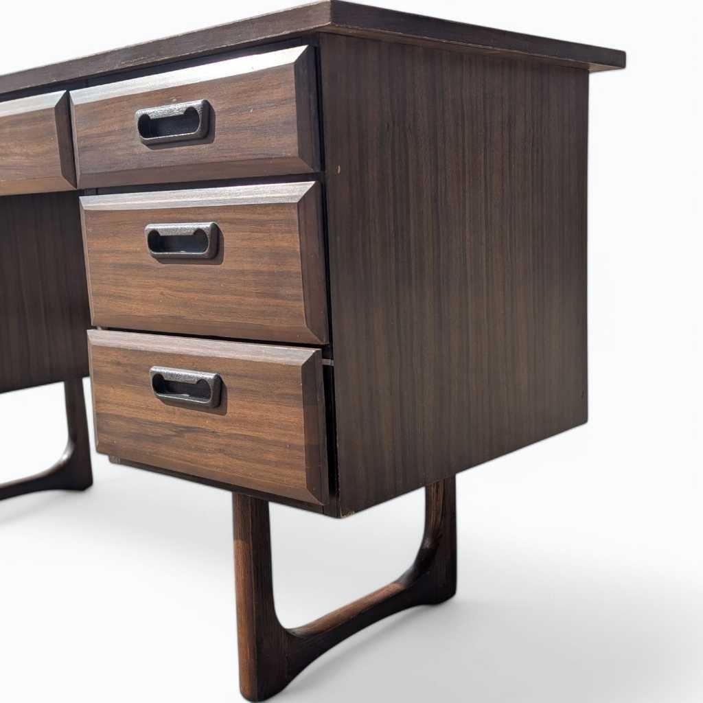 Scrivania di metà secolo con piano in laminato e base in Wood, Stati Uniti, 1960 ca. in vendita 2