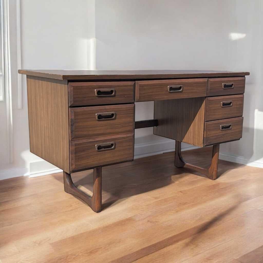 Mid-Century moderno Scrivania di metà secolo con piano in laminato e base in Wood, Stati Uniti, 1960 ca. in vendita