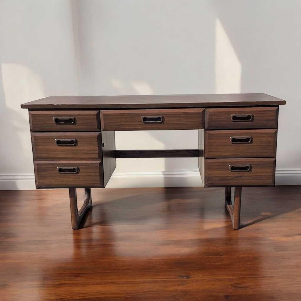 Americano Scrivania di metà secolo con piano in laminato e base in Wood, Stati Uniti, 1960 ca. in vendita