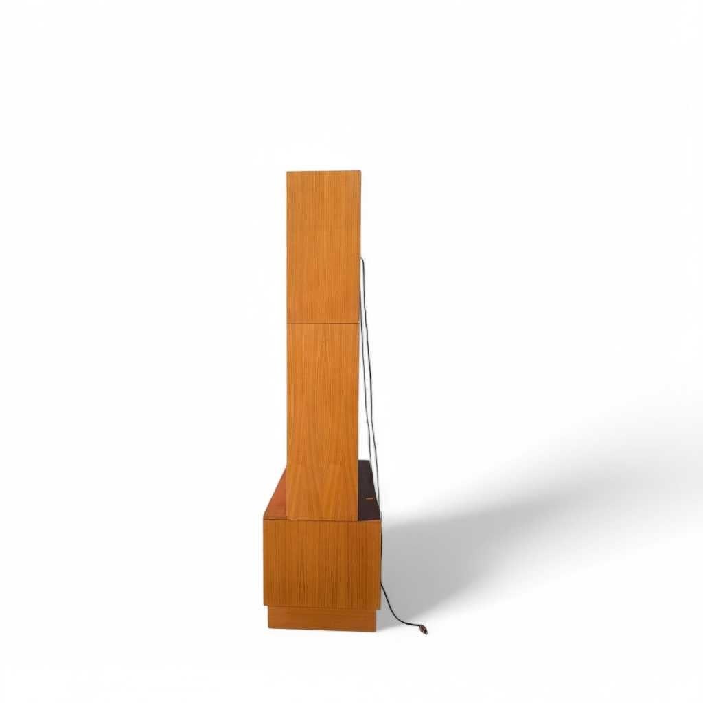 Libreria e mobile a parete in teak, impiallacciatura di teak, finitura calda, Danimarca, 1960 ca. in vendita 3