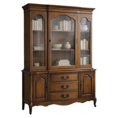 1980s Bassett Queen Anne-Style Walnut Vitrine or China Cabinet