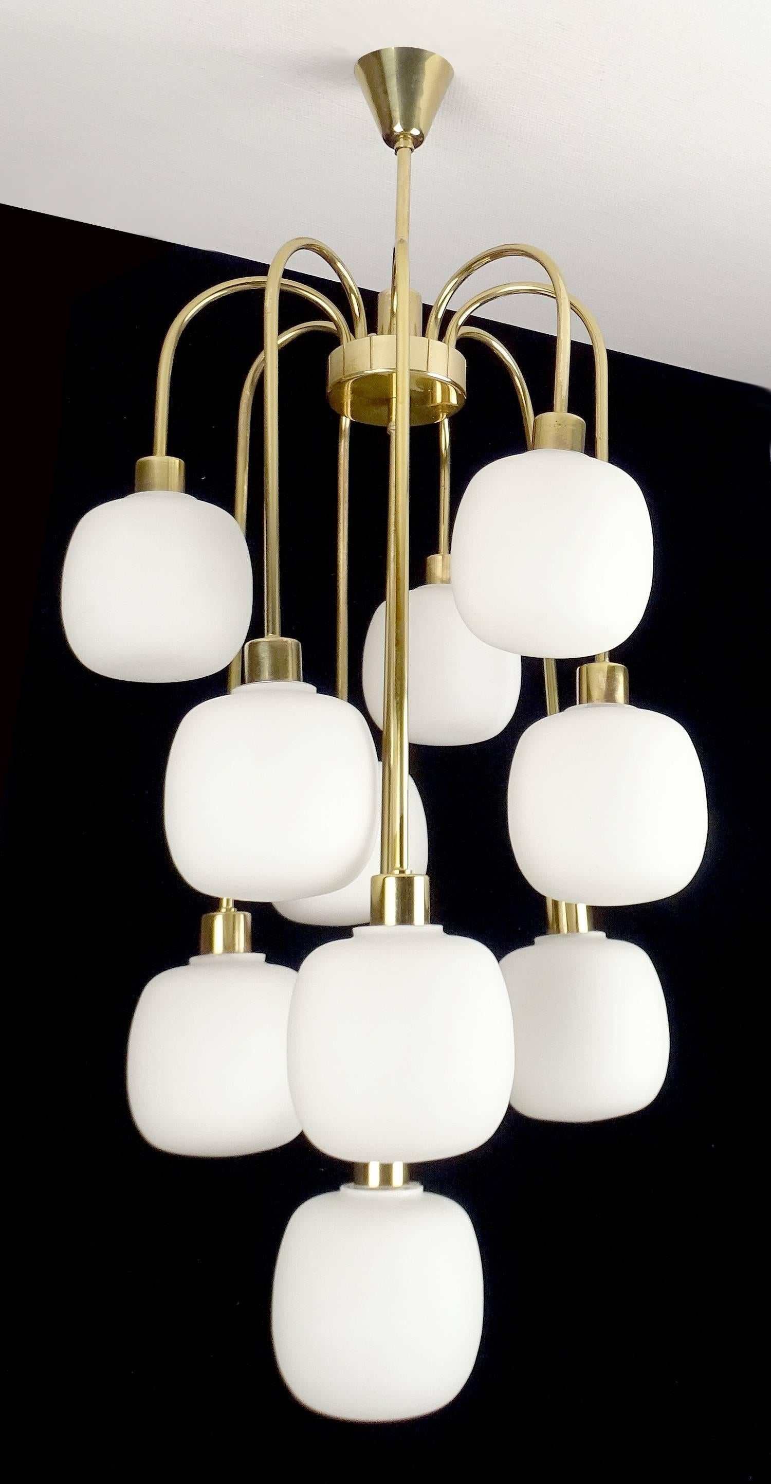Mid-20th Century Large Cascade Italian Glass and Brass Chandelier, 1960s Modernist Pendant Lamp