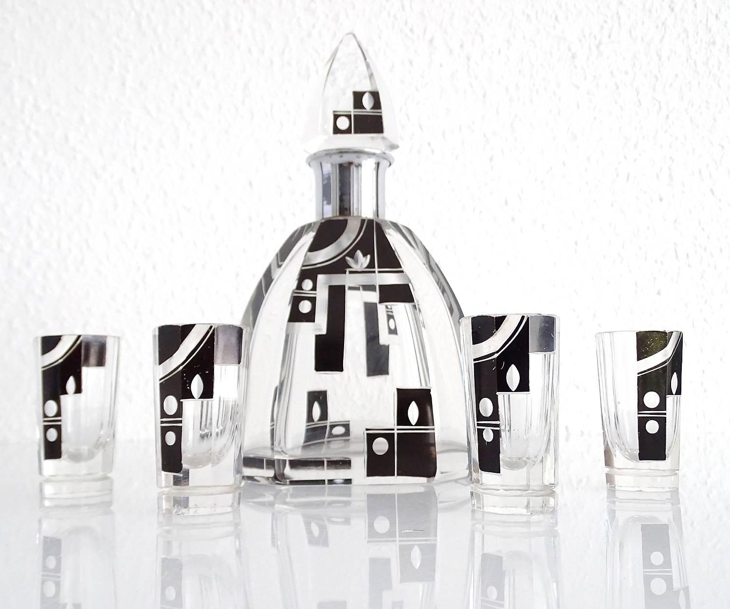 Art Deco Karl Palda bohemian crystal decanter with four matching
glasses, a typical feature of the Palda creations are the complexity of the glass geometry, using many pattern and style and mixing them to make every piece a unique chef d oeuvre of
