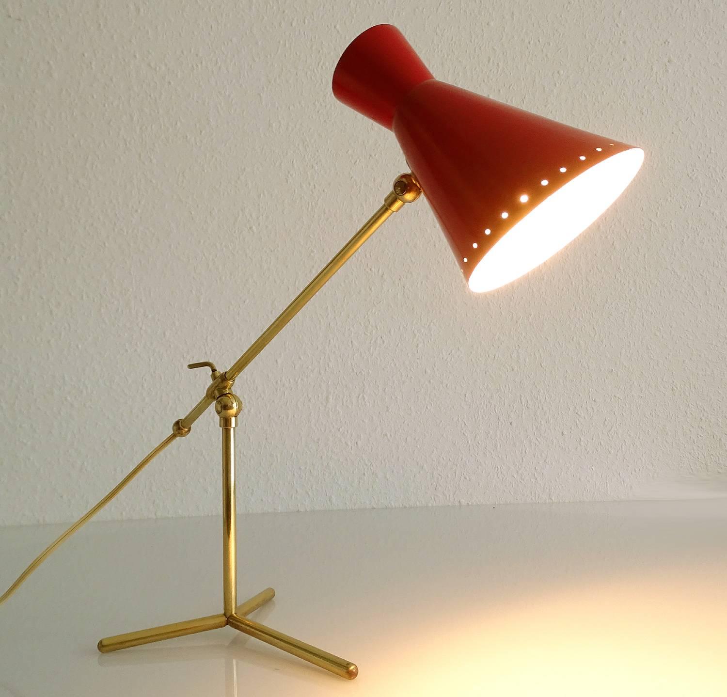 An adjustable Stilnovo design desk lamp with louvered diabolo shade, the arm can be moved back and forth, its overall can be adjusted,

one candelabra size bulb.

Vintage Italian lights manufacturing companies like Stilnovo  and Arredoluce, had
