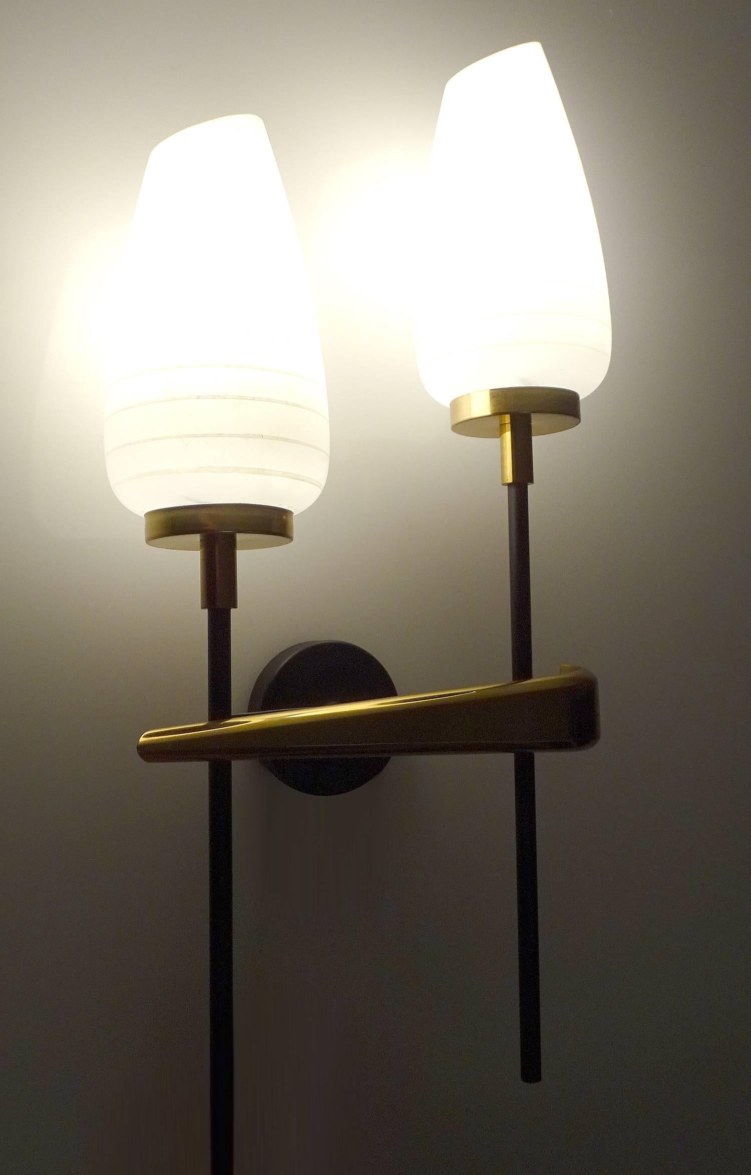 Pair MidCentury Lunel Glass Brass Mirror Sconces Lights, Stilnovo  Gio Ponti Era In Excellent Condition In Bremen, DE