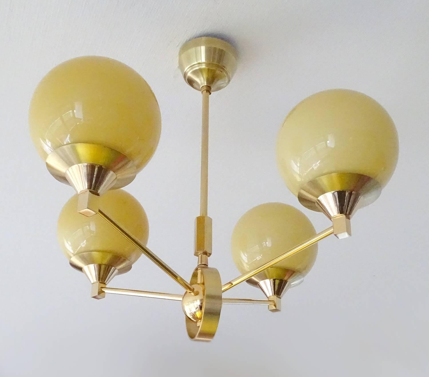 French Maison Arlus Glass Brass Chandelier Pendant Light, Stinovo Gio Ponti Era In Excellent Condition For Sale In Bremen, DE