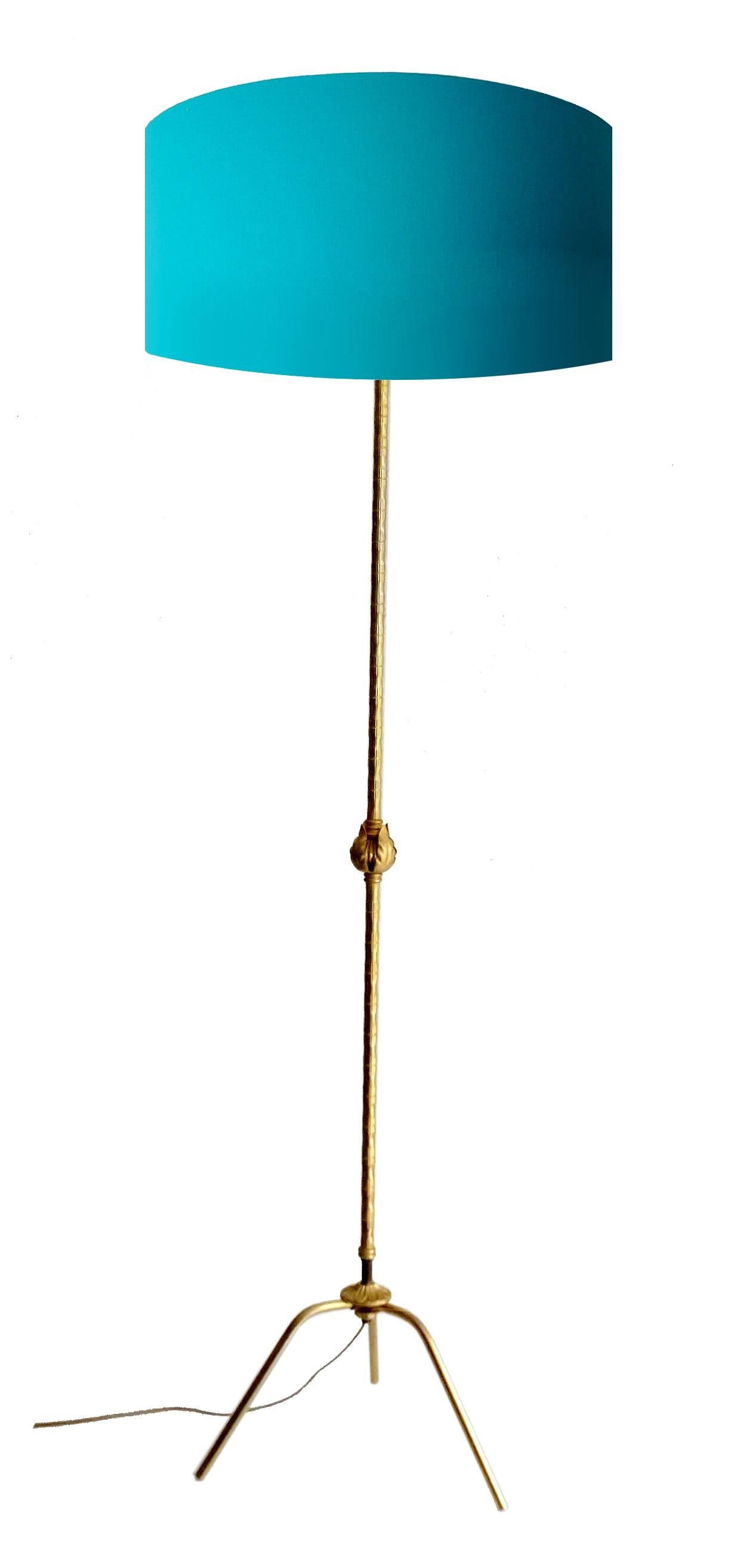 All our light´s electricals are professionally checked and tested for worldwide use
French Mid-Century floor lamp, probably a Maison Bagues design,  featuring a bamboo brass pole with an triple acanthus leaf central piece, brass claw feet tripod