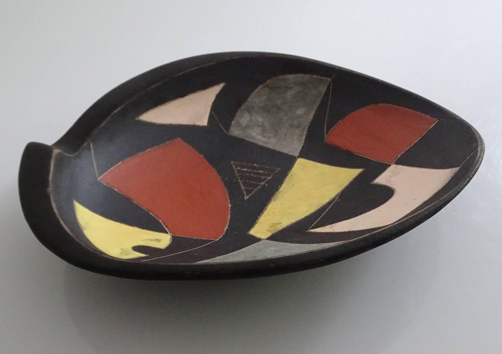 MidCentury Modernist Abstract Art Painting Ceramic Bowl, Capron Orlando Era In Good Condition For Sale In Bremen, DE