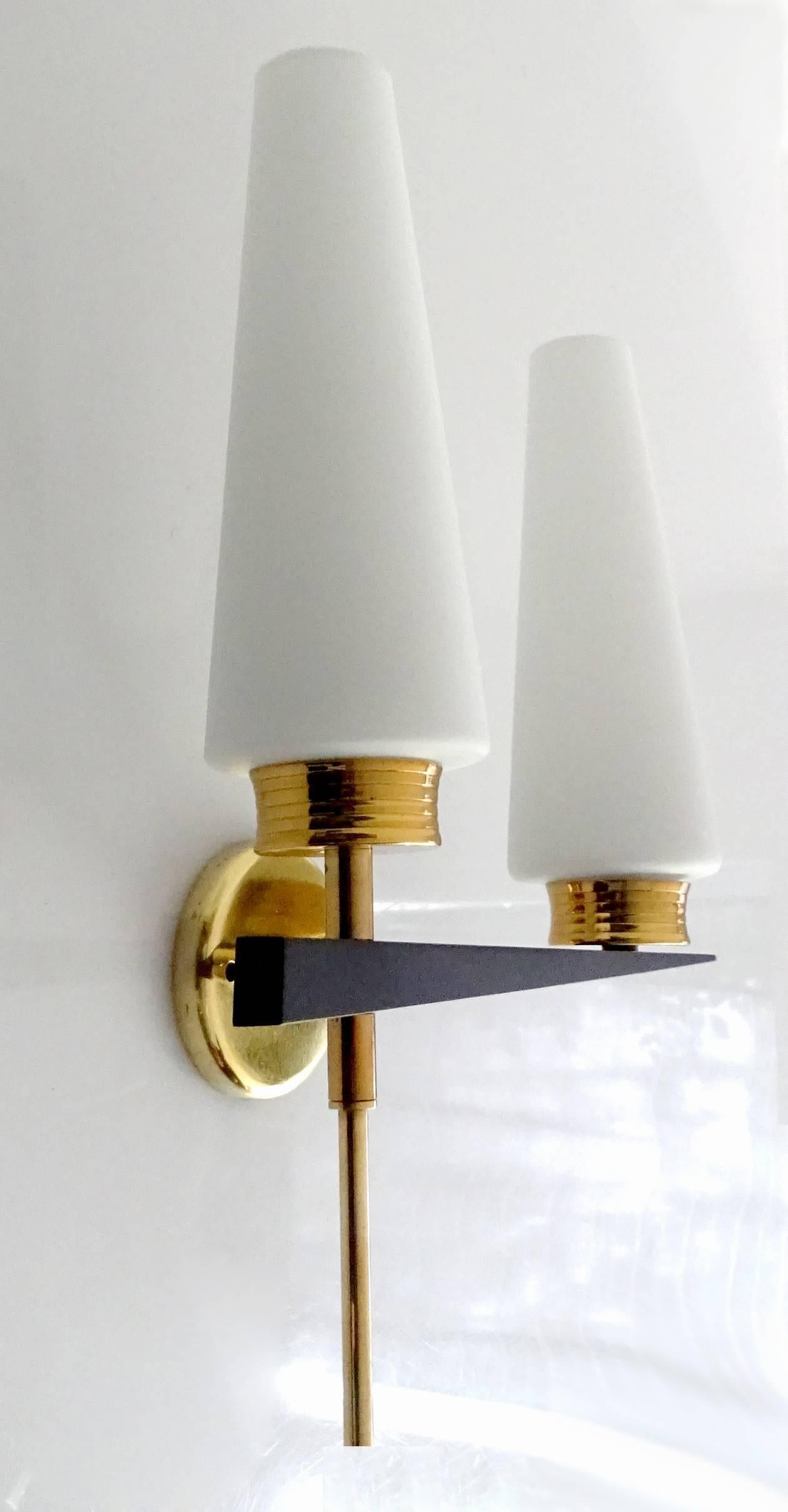 Pair of French Architectonic Midcentury Lunel Glass Brass Sconces Wall Lights In Excellent Condition In Bremen, DE