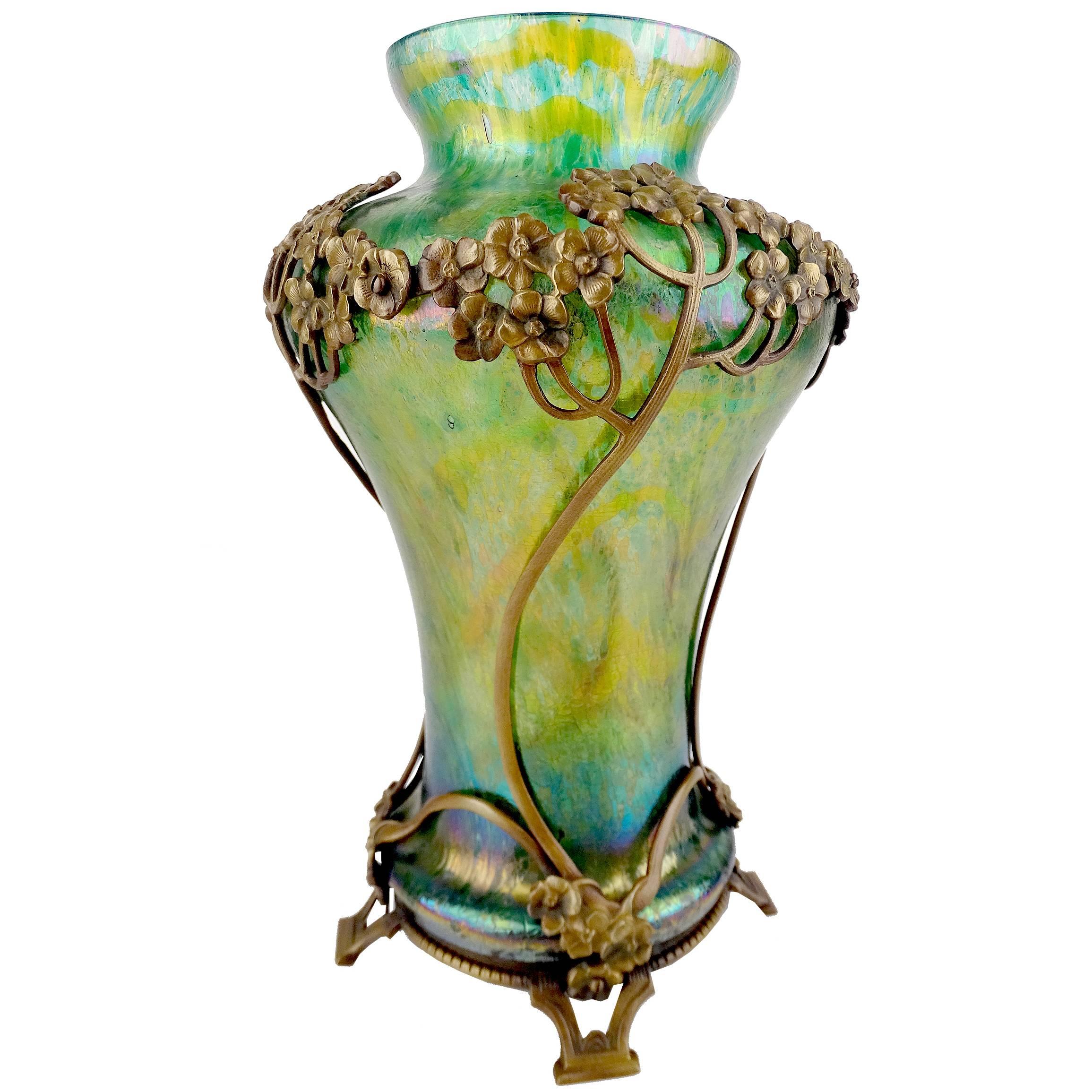 Art Nouveau Kralik Glass Vase with Flower Bronze Overlay, 1900s, Tiffany Style im Angebot