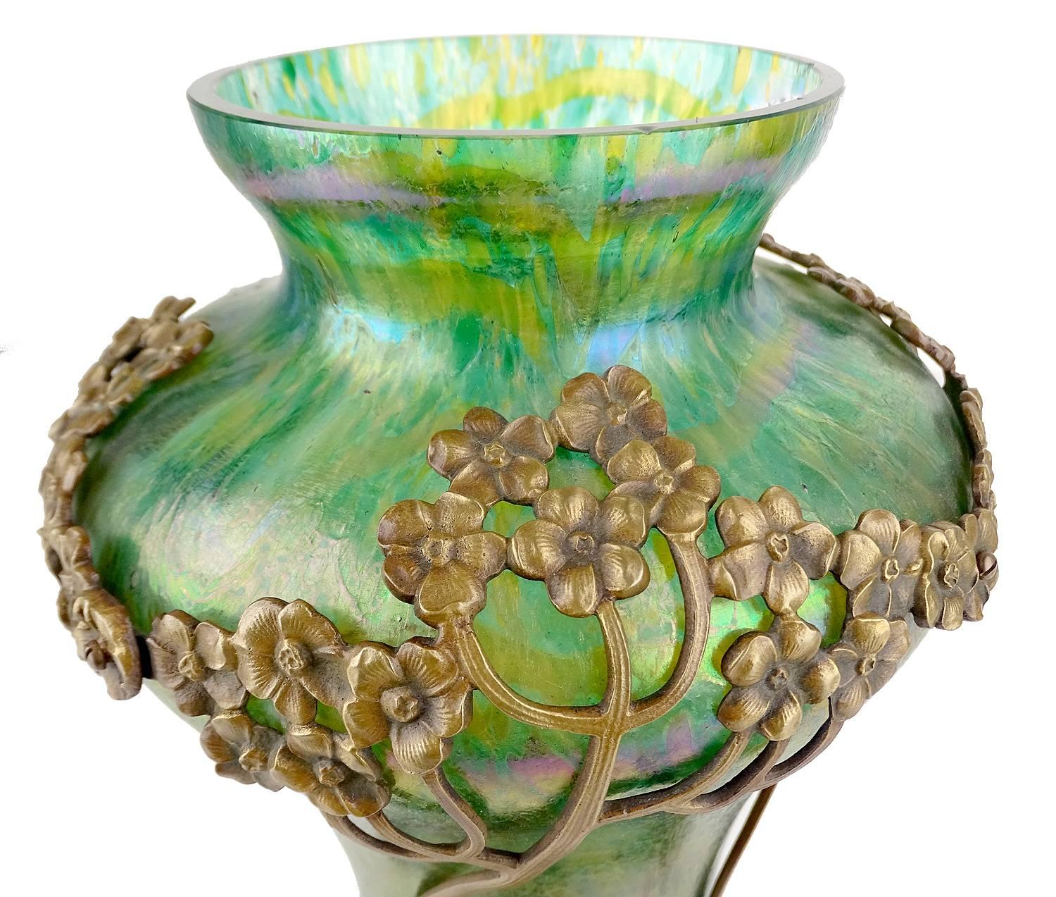 Art Nouveau Kralik Glass Vase with Flower Bronze Overlay, 1900s, Tiffany Style im Angebot 2