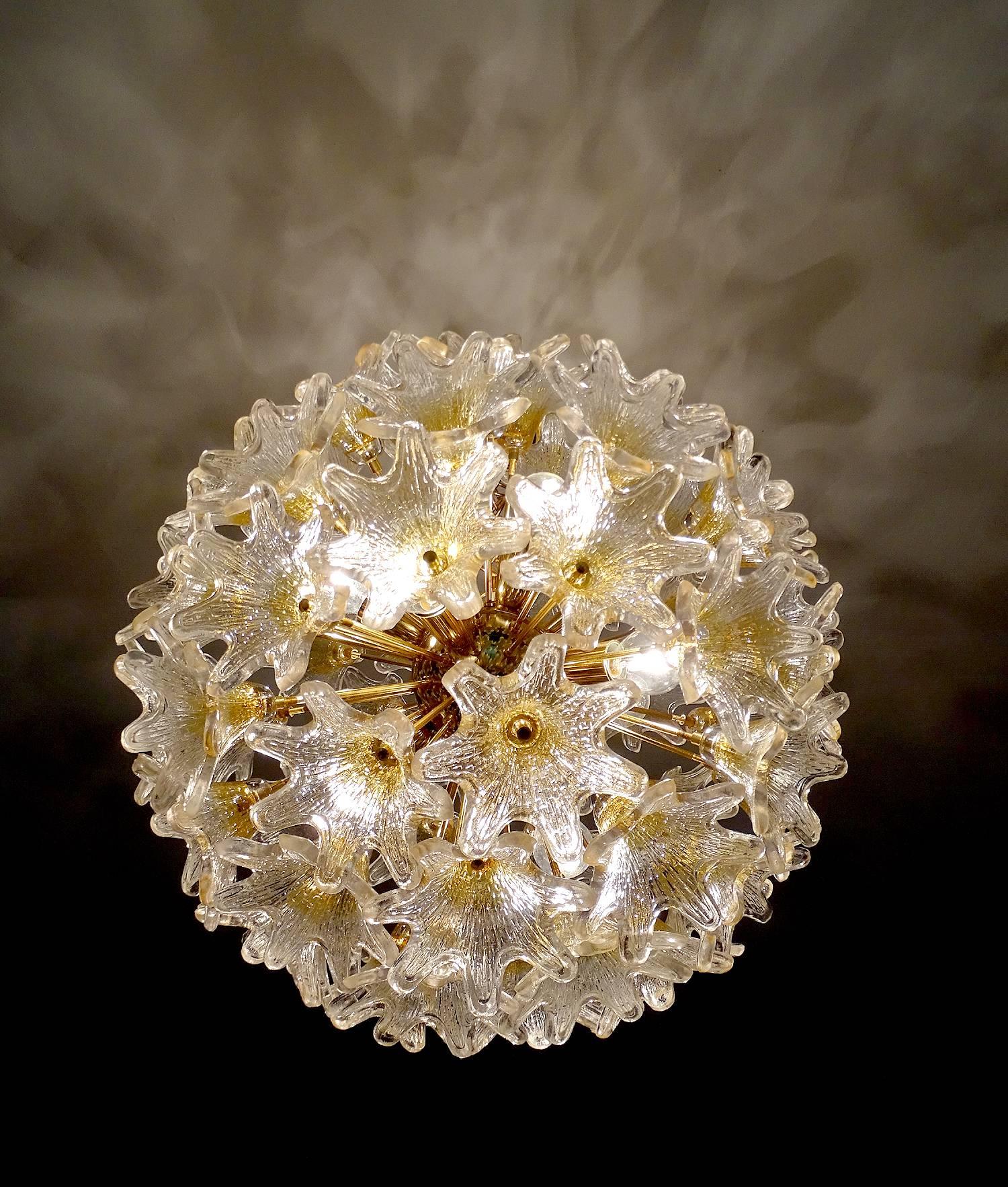 Large Venini Floral Sunburst Murano Glass Chandelier,  Italian Pendant Lamp  In Excellent Condition In Bremen, DE