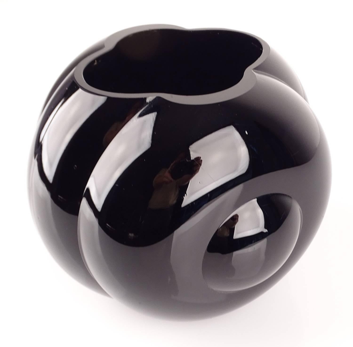 George Sakier Art Deco Ebony Glass Vase for Fostoria Glass Company 3