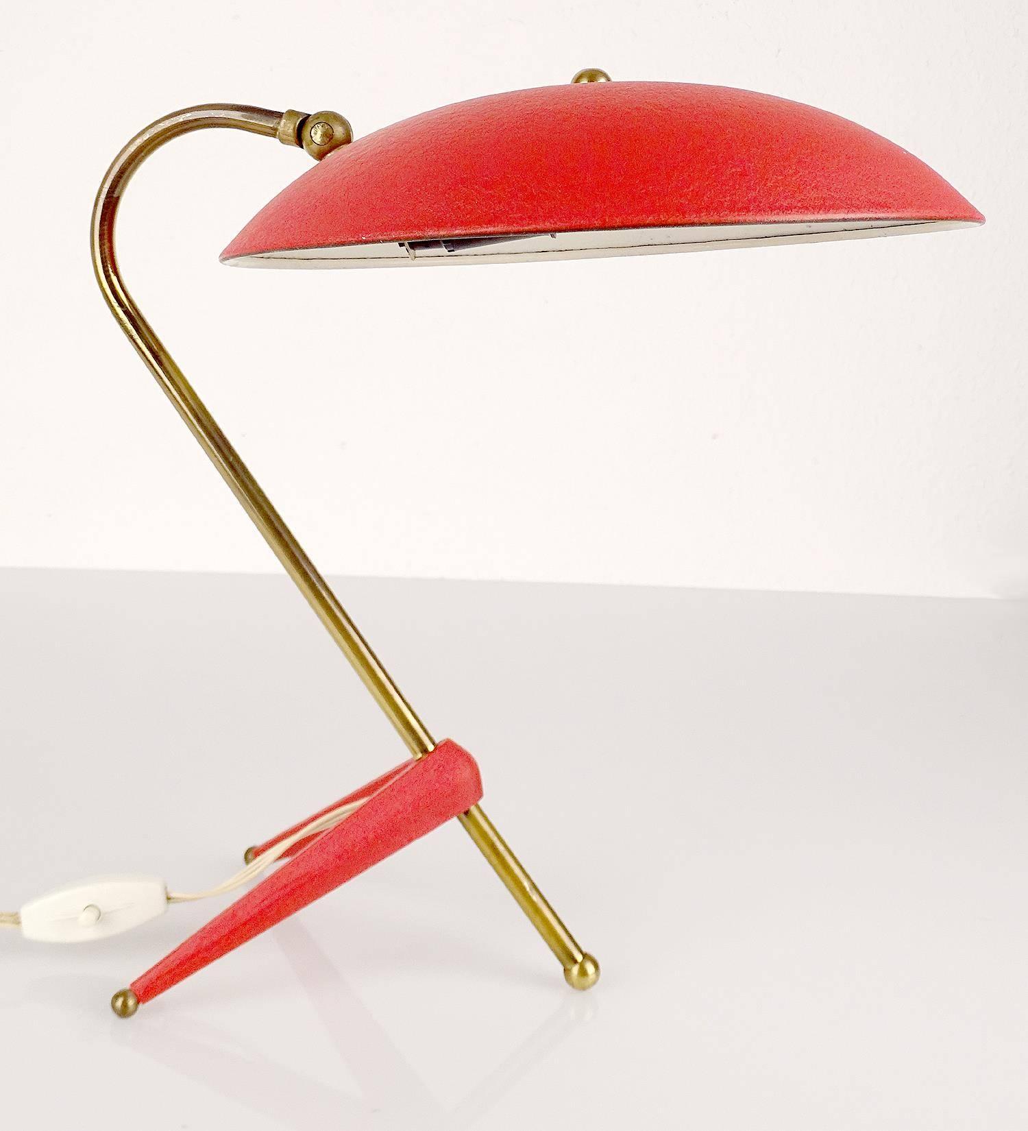 An Italian Mid-Century table lamp with a tripod base, brass
and red enamel.

One candelabra size bulb

