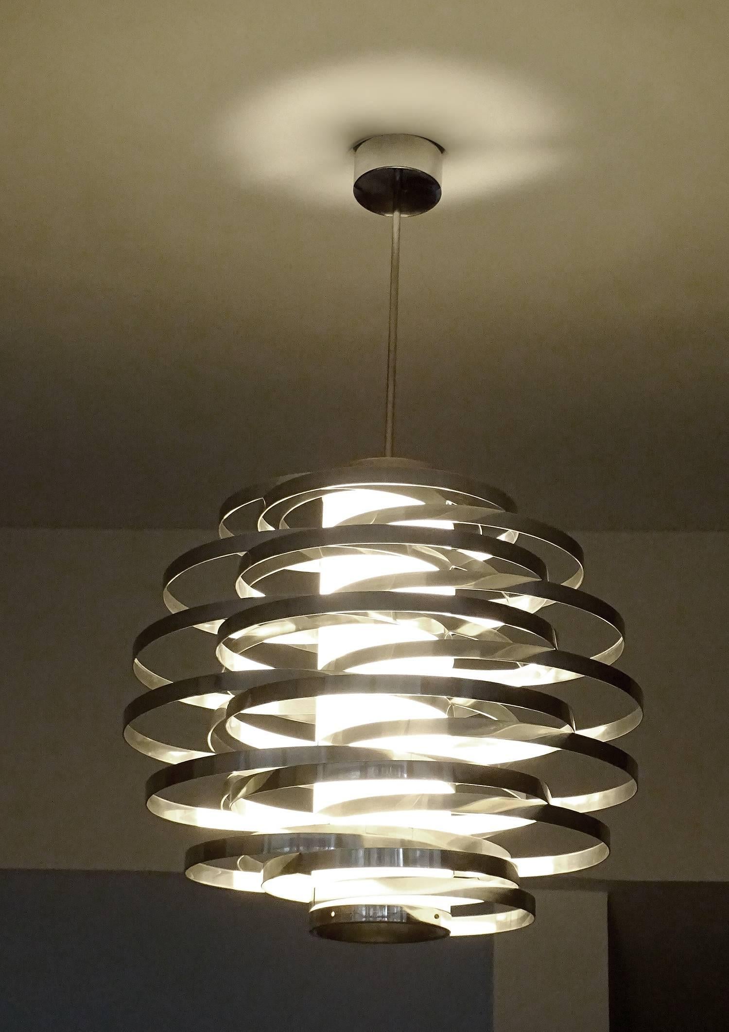 Mid Century chandelier by  Sciolari Roma, this is the so called cyclone model, the effect of which has been achieved by superimposed stainless steel rings attached to a plexiglas central column.

Two standard size bulbs @ 60 watts, rewired - LED