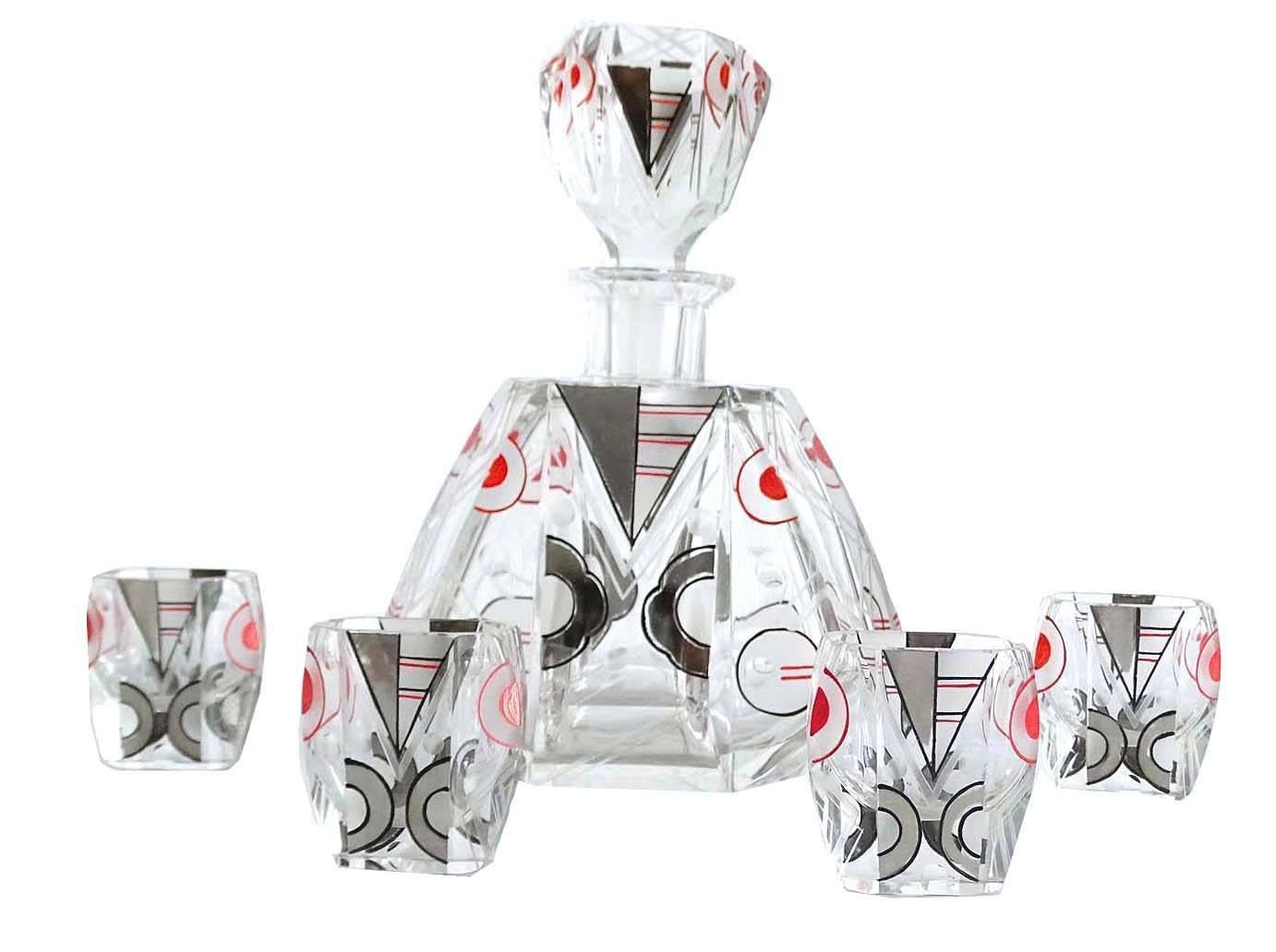 High end Art Deco Karl Palda Bohemian crystal decanter with four matching
glasses.

A typical feature of the Palda creations are the complexity of the glass geometry/cutting and pattern techniques, using many pattern and style and mixing them to