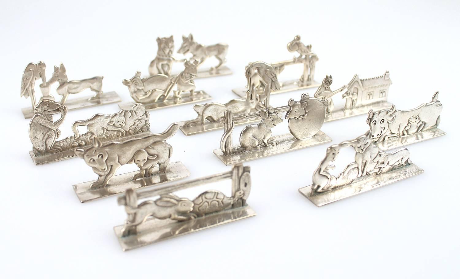 Exceptional French Art Deco knife rests manufactured circa 1930-1935 based on the fables of La Fontaine and designed by Benjamin Rabier (a famous French cartoonist of the 1930s).

Includes bird, fox, rabbit, rat, stork, wolf, frog.

Jean de La