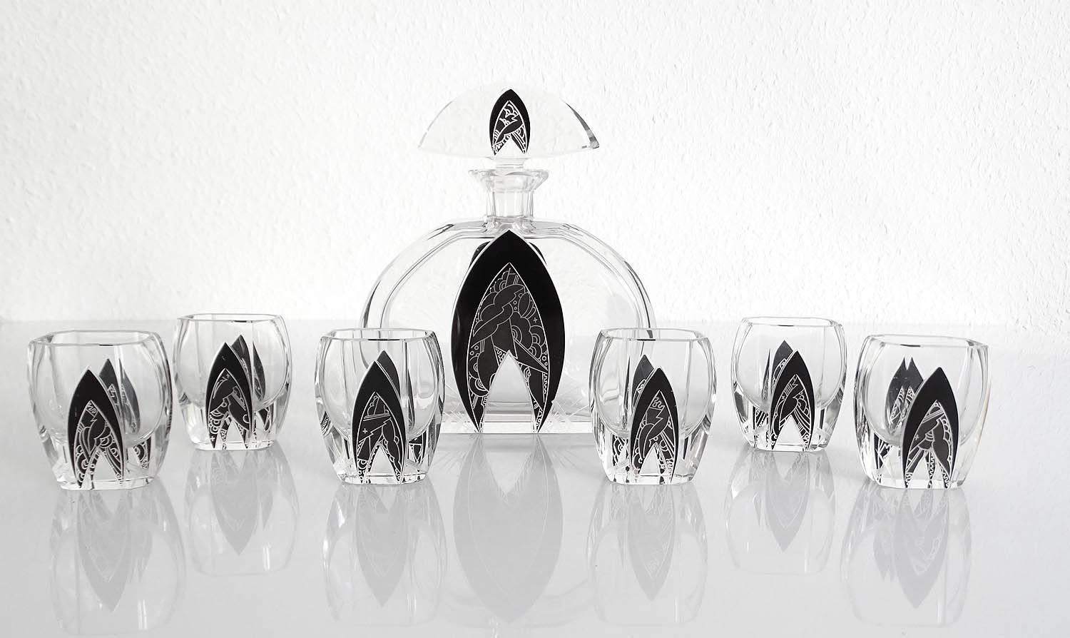 Art Deco Karl Palda Bohemian crystal decanter with four matching
glasses, a typical feature of the Palda creations are the complexity of the glass geometry, using many pattern and style and mixing them to make every piece a unique chef d oeuvre of