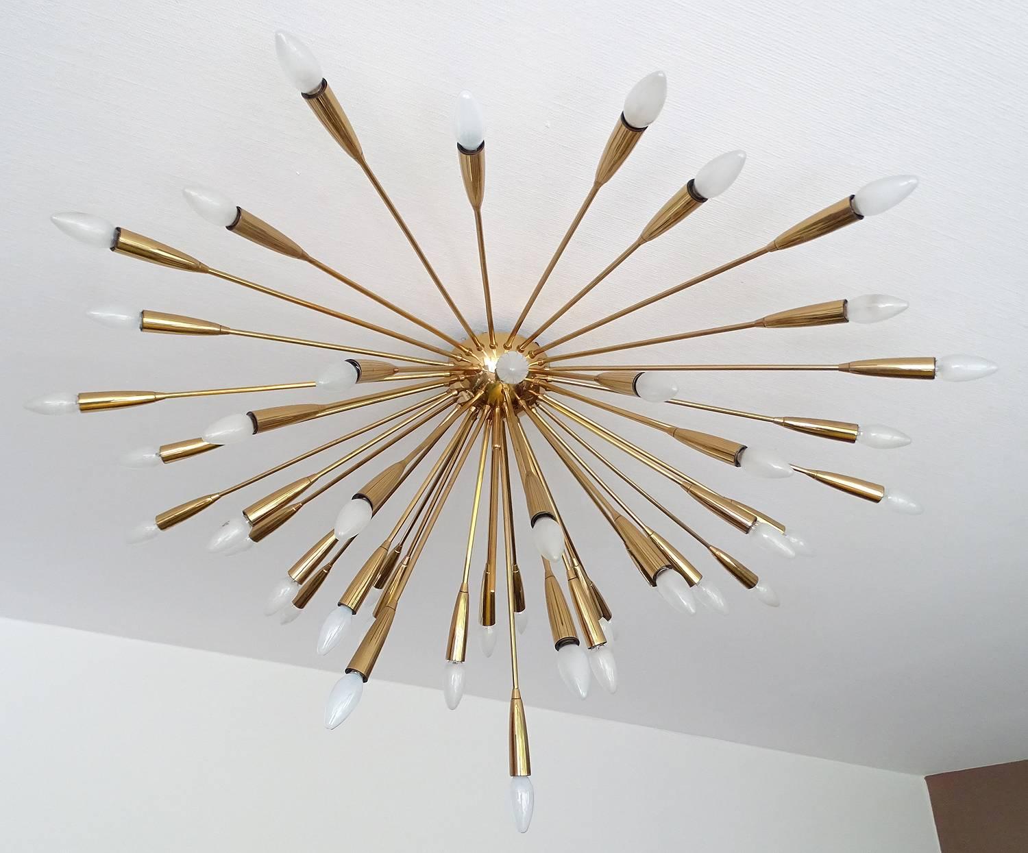 Large 44 Light Supernova Kalmar Brass Sputnik Sunburst Chandelier, 1950s In Good Condition In Bremen, DE