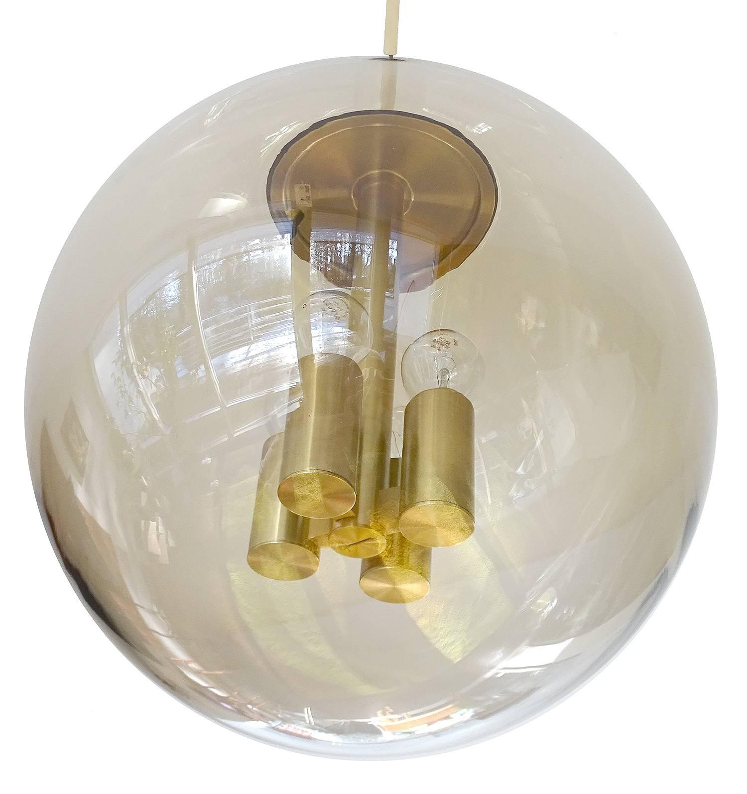 Brass Large Mid Century Peil and Putzler Sptunik Glass Globe Chandelier, Stilnovo Styl