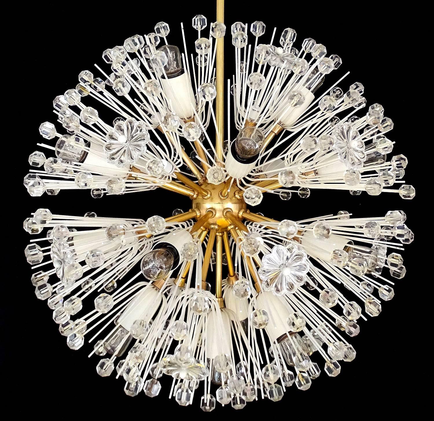 Stejnar Sputnik Flower Glass Crystal Brass Chandelier, Stilnovo Gio Ponti Era  In Excellent Condition In Bremen, DE
