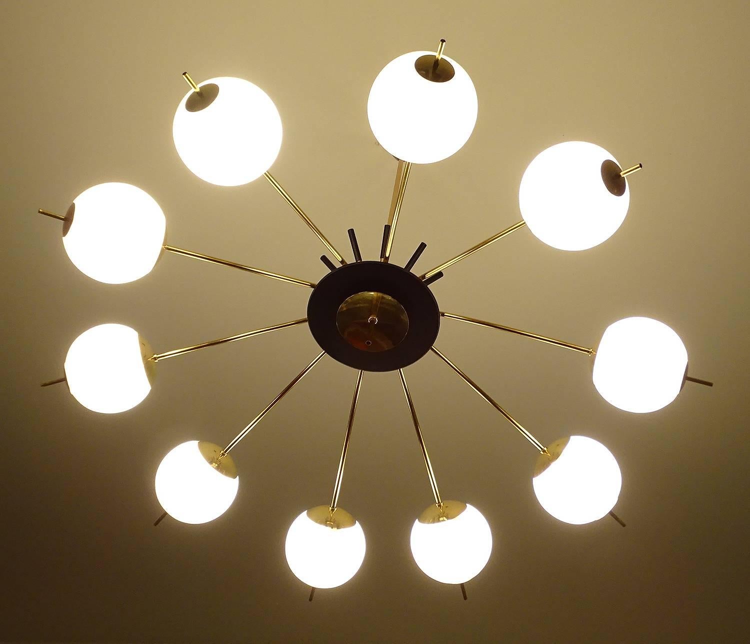 Mid-20th Century Large Stilnovo Sunburst Brass Design Chandelier, 1950s Modernist Pendant Lamp