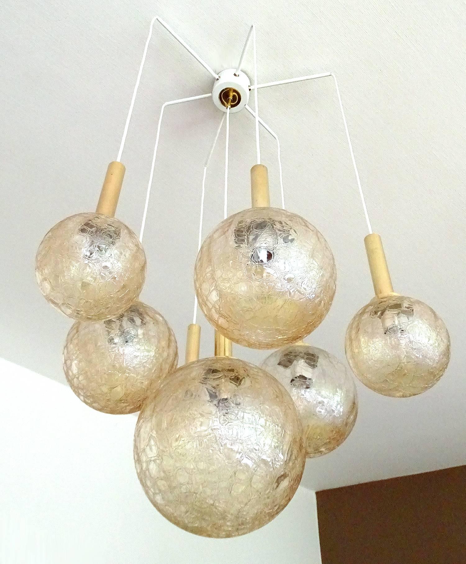  Large 7 Lights Doria  Brass Glass Globes Chandelier Pendant Light   In Excellent Condition In Bremen, DE