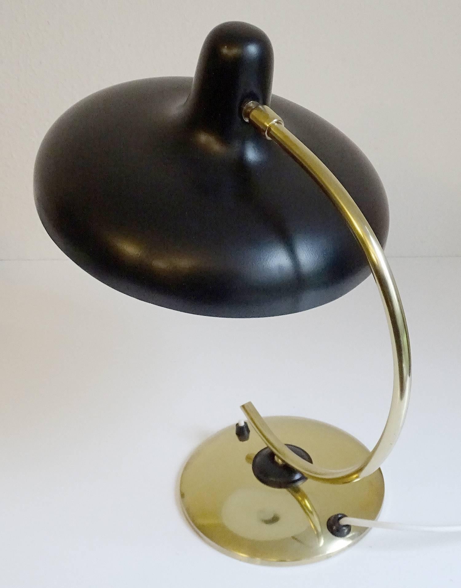 Large MidCentury Modern Lumen Brass Table Lamp, Stilnovo Style In Good Condition For Sale In Bremen, DE