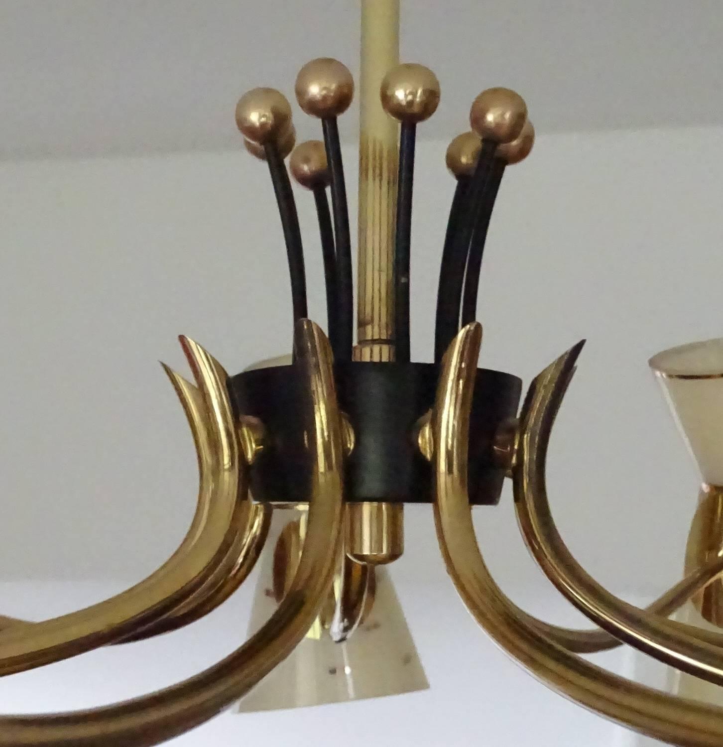 Mid Century Italian Diabolo Glass Brass Chandelier Pendant Light, Stilnovo Style im Angebot 4