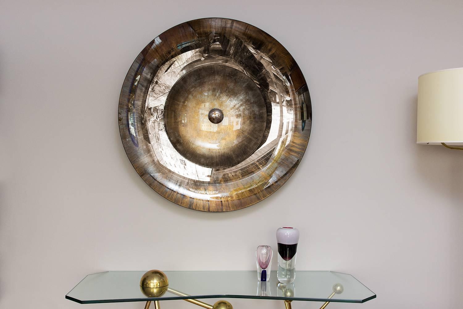 Amazing mirror object by Christophe Gaignon, France in 2015, unique piece, three concave and convex glass bowls, gold/silver/bronze reflections, brass mount, signed on the backside.
Lagerst mirror diameter 109 / 58 / 9 cm.
 
Dimensions: Diameter