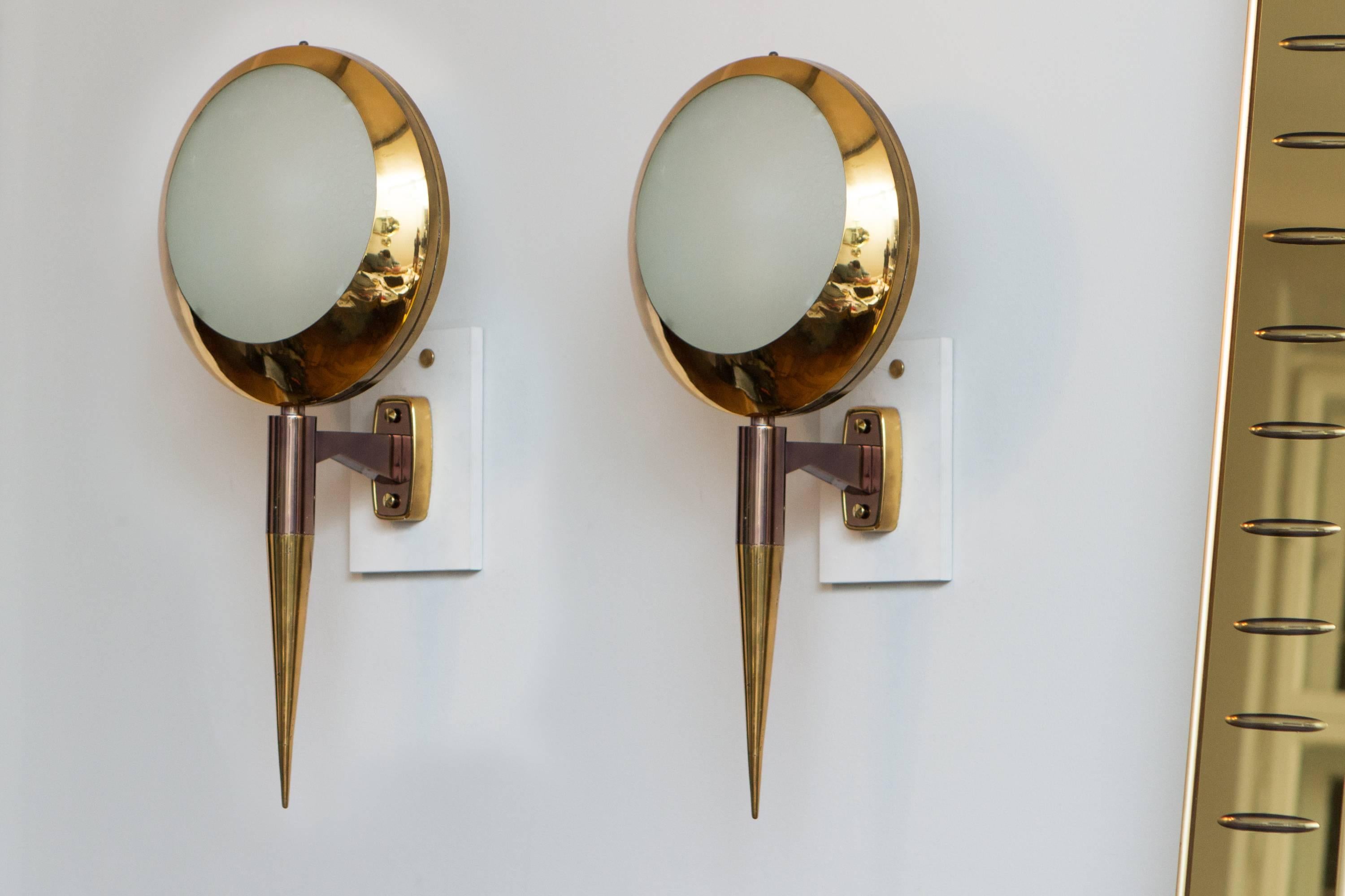 Pair of elegant wall sconces by Stilnovo, model 2128, Italy circa 1960, brass and colored metal, frosted glass frontside and backside, rotatable, inside signed with a Stilnovo sticker. Perfect condition.