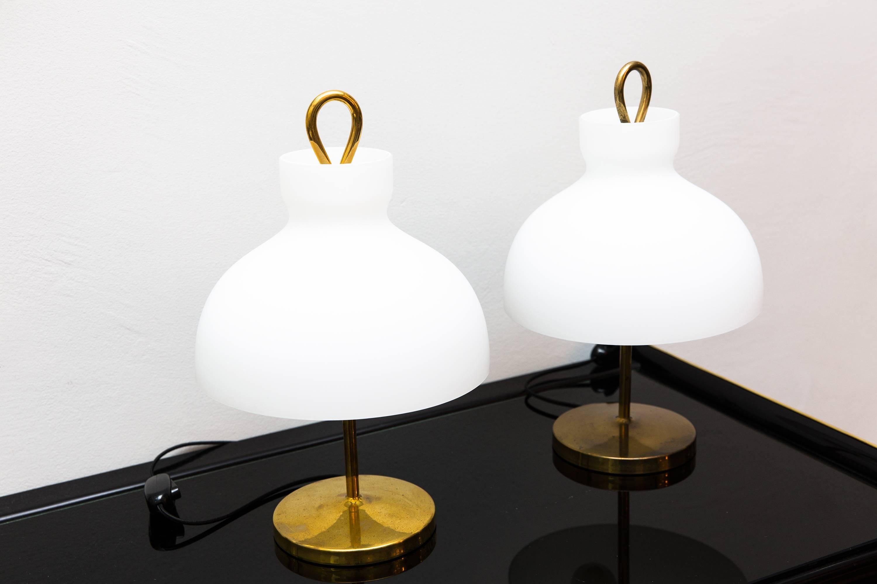 A pair of Ignazio Gardella Table Lamps, Prod. Azucena, Model Arenzano LTA 3, Italy circa 1956, bras, glass, three bulbs, height 35 cm, diameter 22 cm. Very good condition, no chips or scratches in the glass shades, brass with light patina.