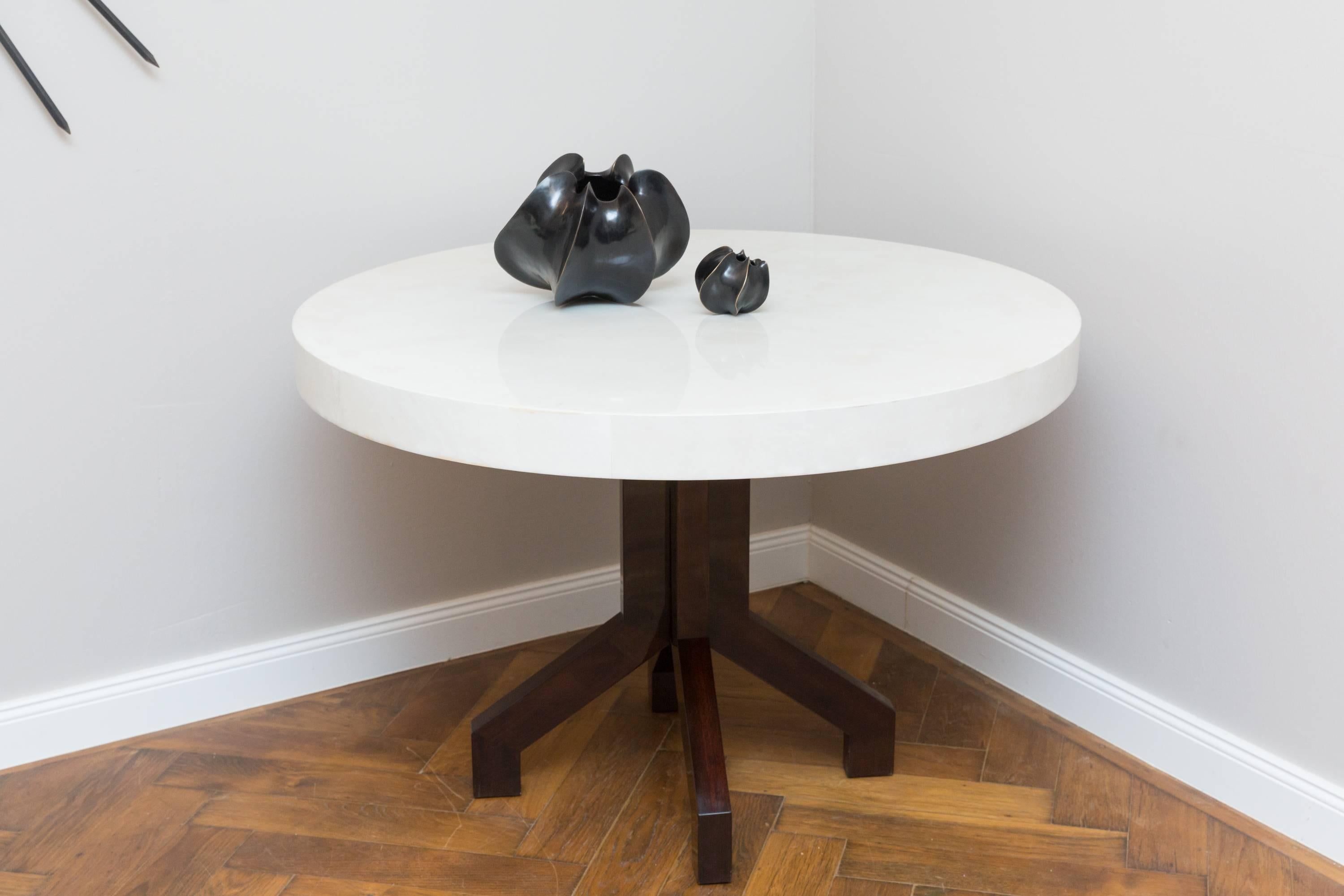 Amazing dining table by Aldo Tura, Italy, circa 1960, lacquered bright goatskin, dark rosewood legs. Measure: Diameter 110 cm, height 75 cm, plate thickness 8 cm, legs diameter 64 x 64 cm.
Perfect condition, elaborately restored.