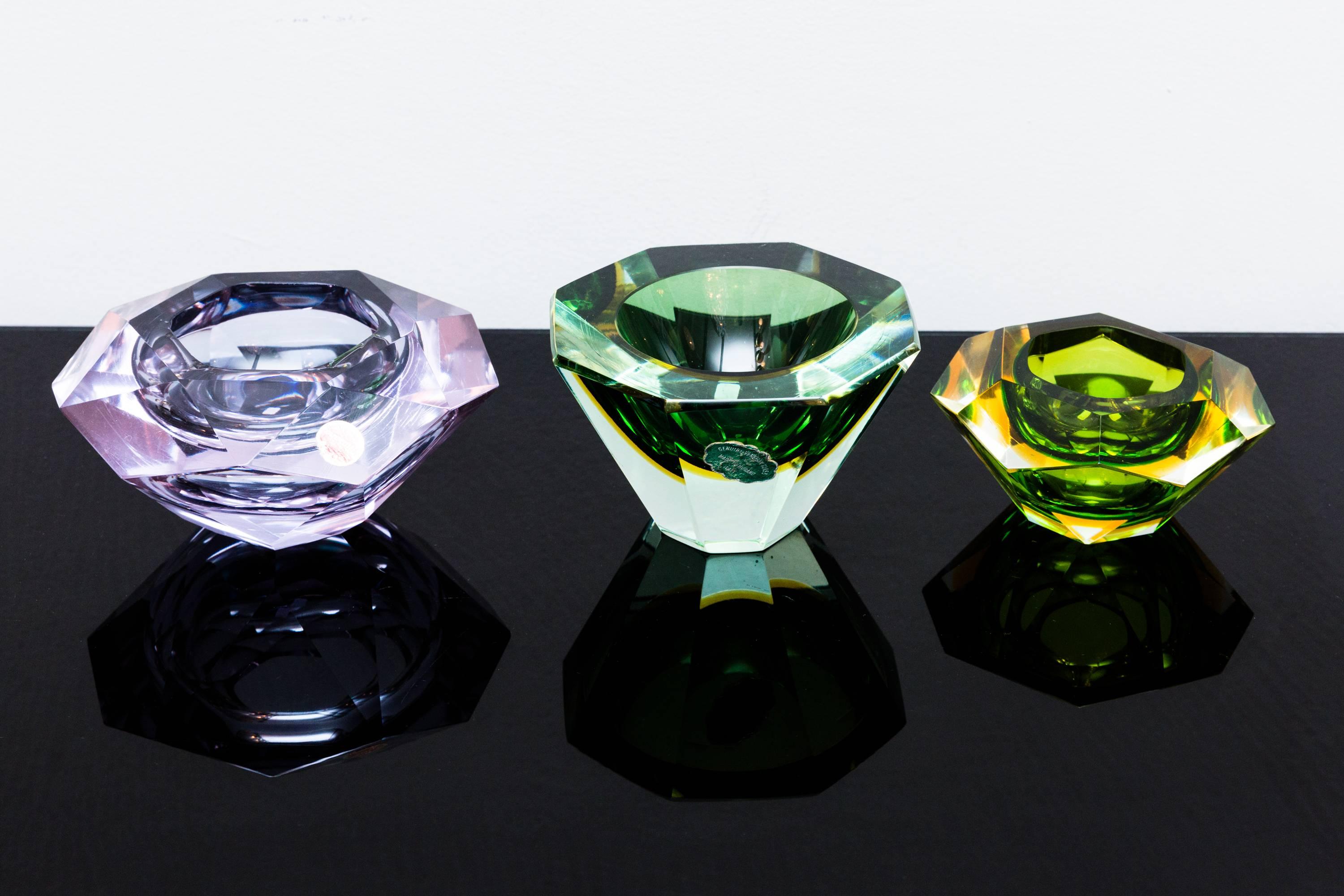 Mid-Century Modern Set of Three Faceted Murano Glass Bowls, Prod. Sommerso For Sale