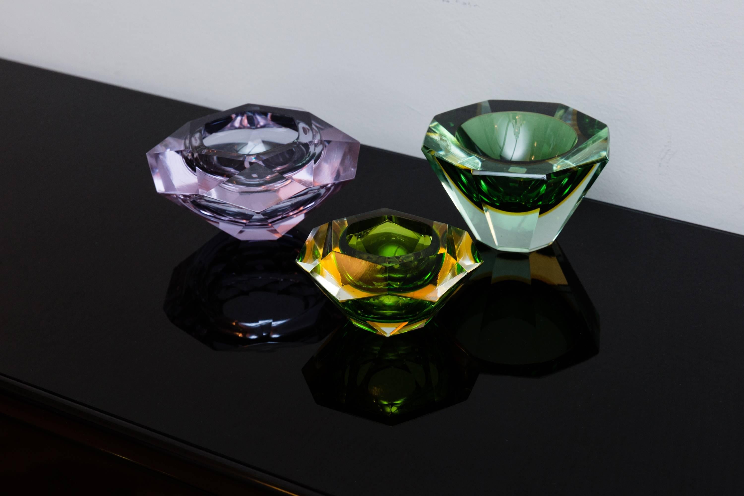 Set of Three Faceted Murano Glass Bowls, Prod. Sommerso For Sale 1