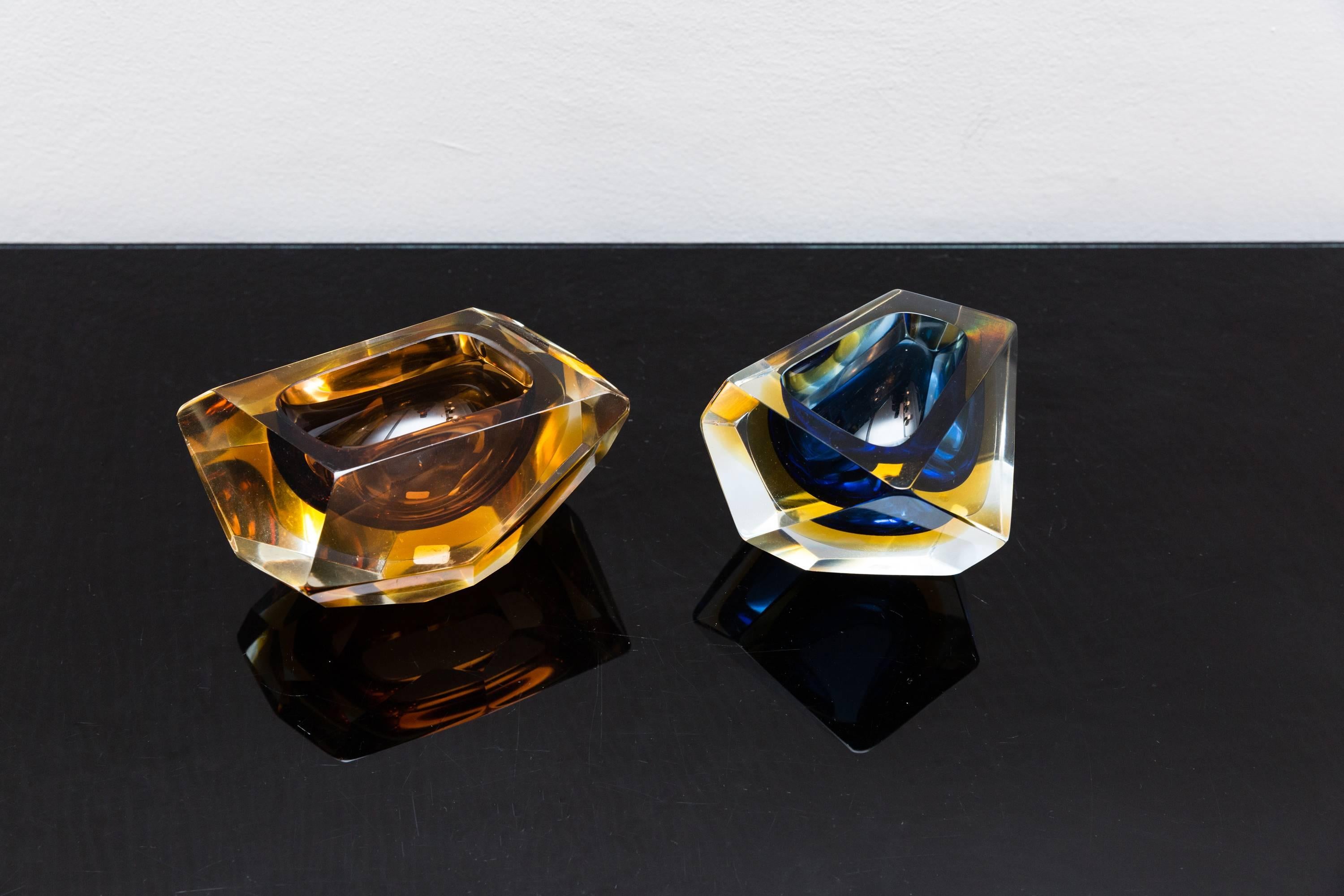 Mid-Century Modern Set of Two Murano Glass, Bowls by Sommerso, Italy, circa 1960 For Sale