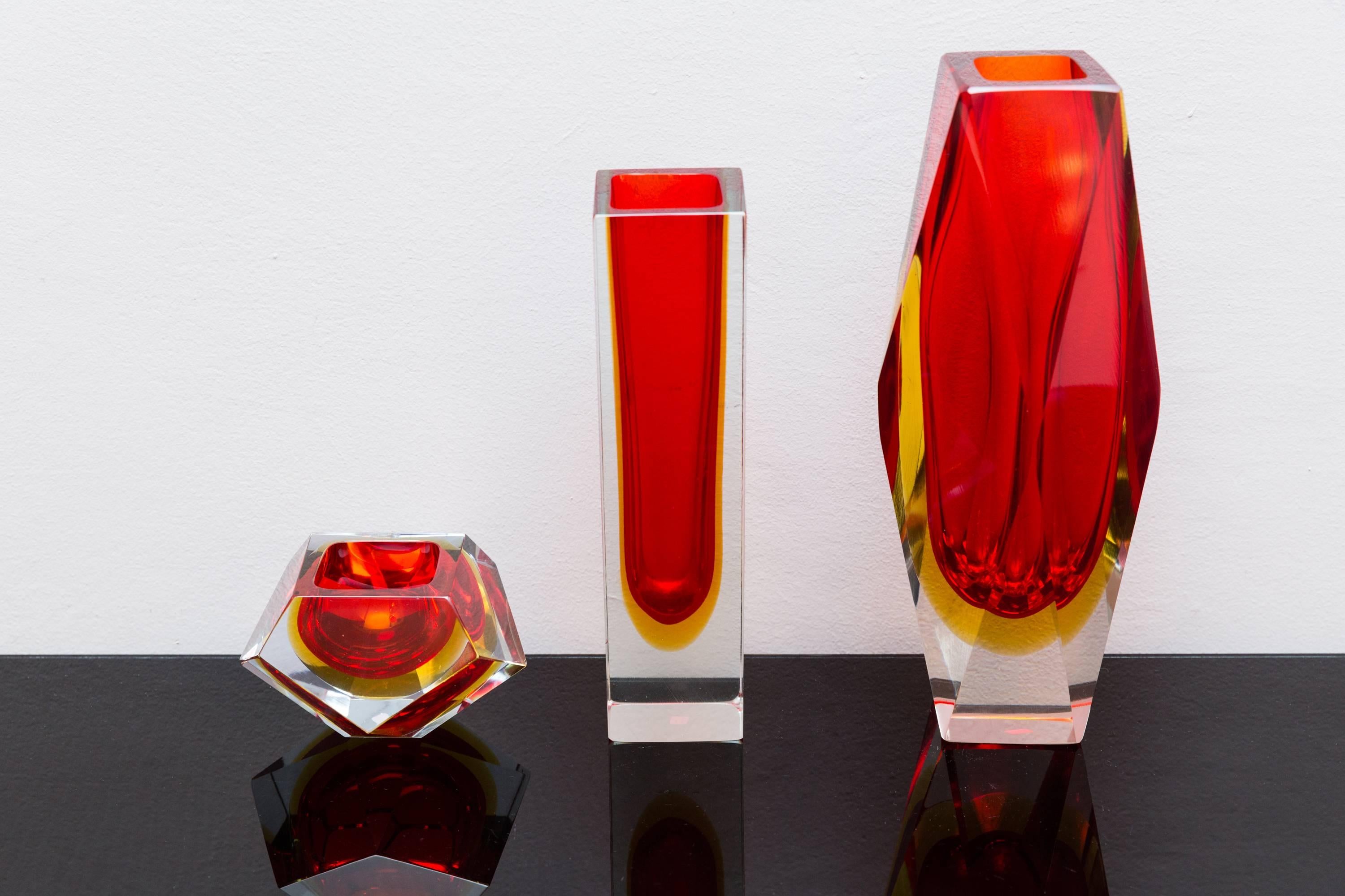 Set of Three Red Color Murano Glass Vases, Prod Sommerso, Italy, circa 1960 For Sale 3