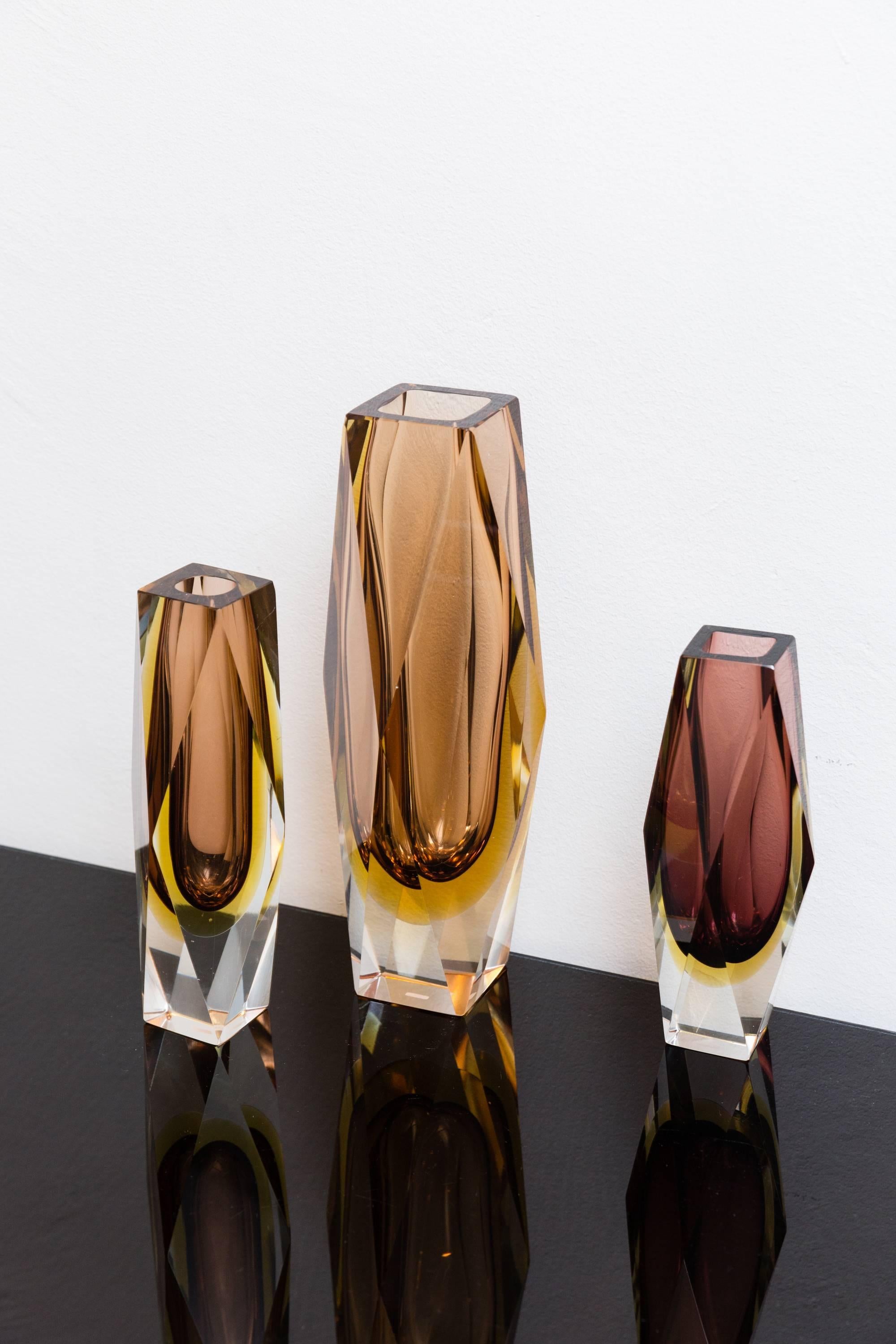 Mid-20th Century Set of Three Murano Faceted Glass Vases by Sommerso, Italy, circa 1960 For Sale
