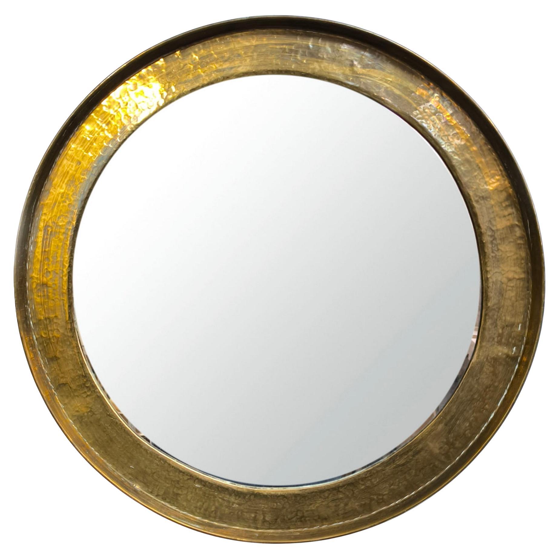 Miroir mural rond à bord martelé doré vintage des années 1960