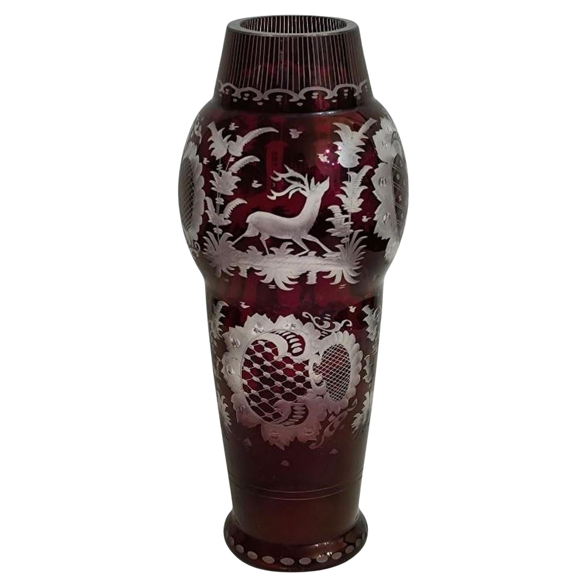 Vase bohémien ancien Egermann taillé en clair représentant une scène de chasse de cerf et de château, 19e siècle en vente