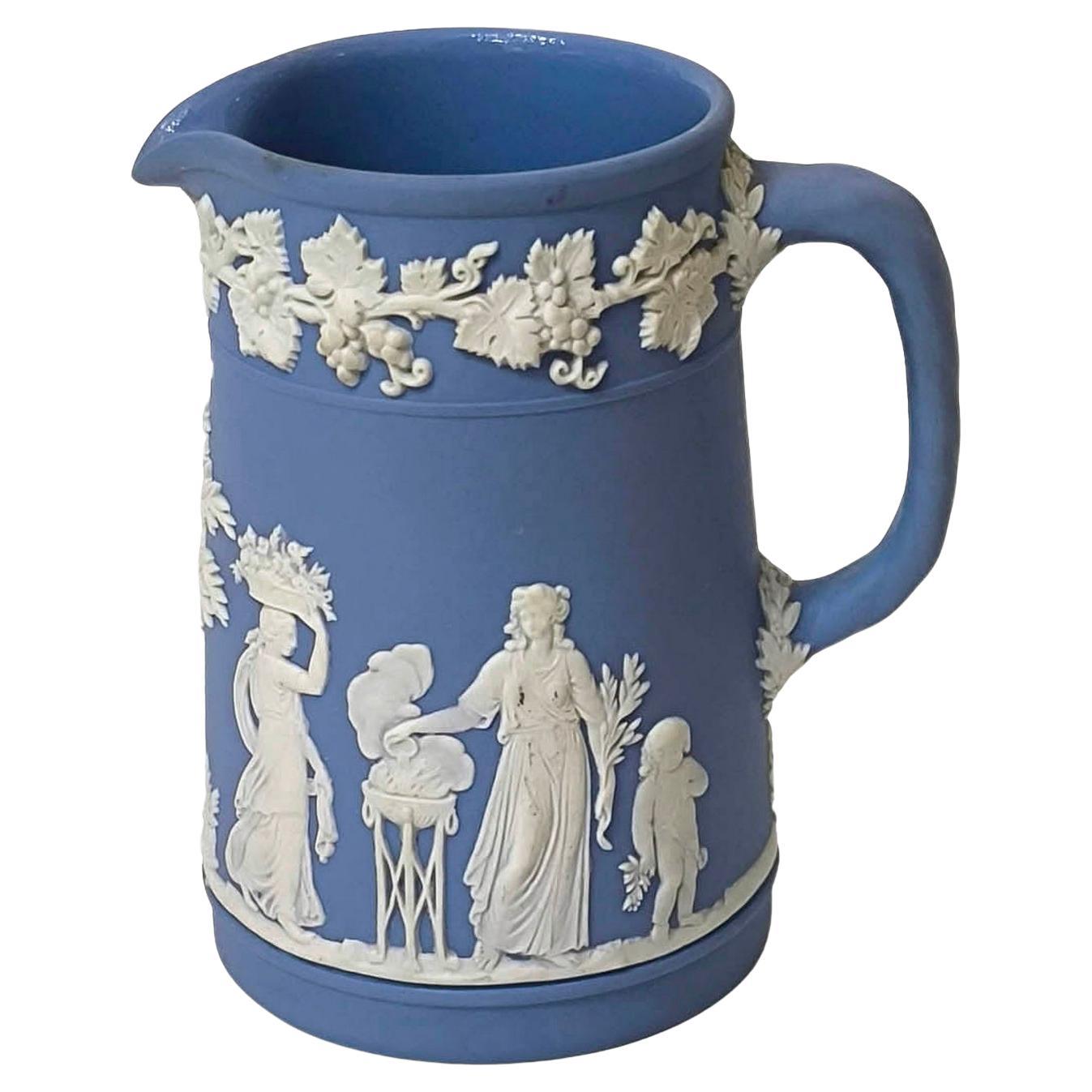 Pichet Wedgwood en jaspe bleu lavande, vase avec poignée