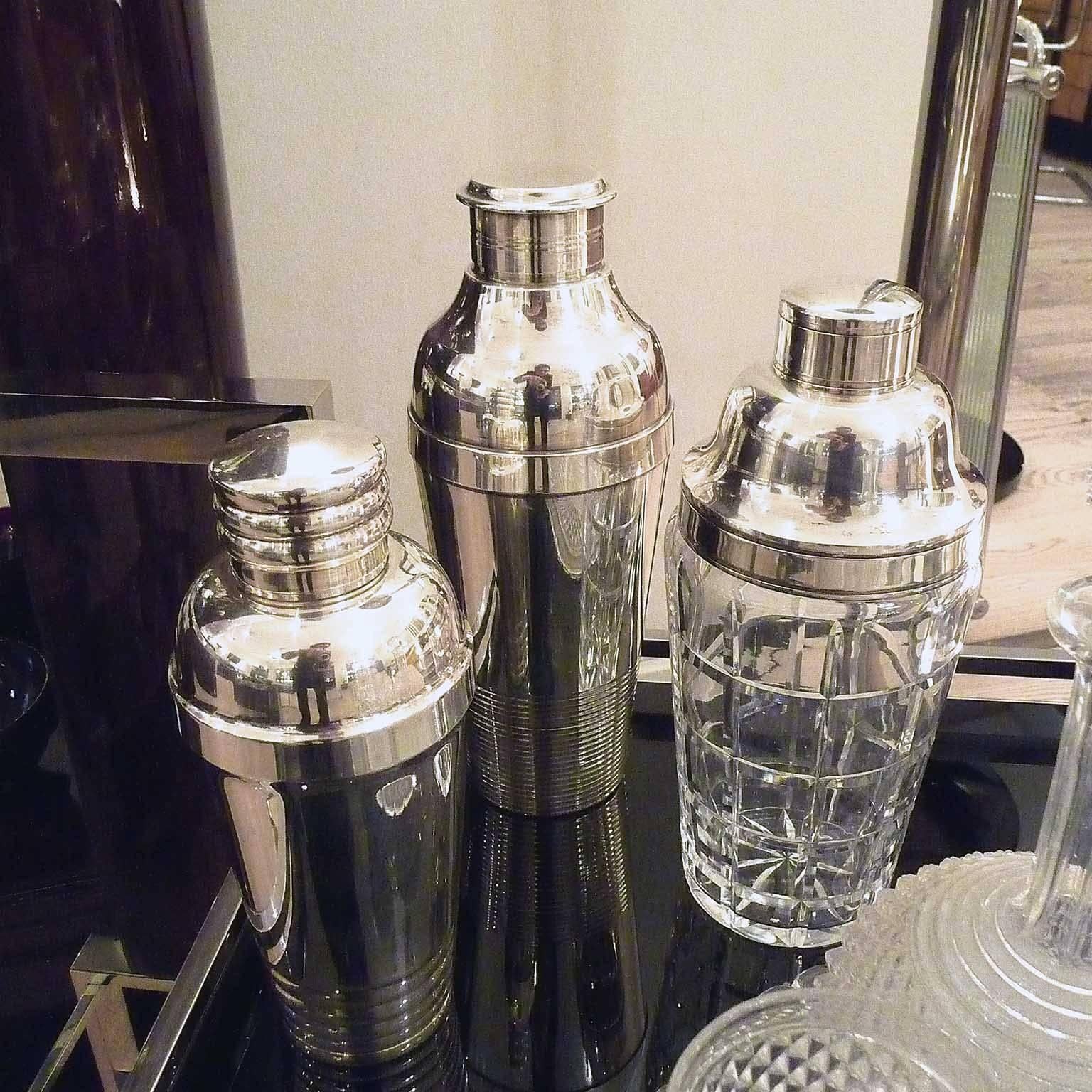 Very rare cocktail shaker by Saglier Freres.
Cut crystal and silvered metal.
Silversmith hallmark on the cap.

Dimensions:
Height 24cm (9,50 in.)

Condition:
Very good used condition.